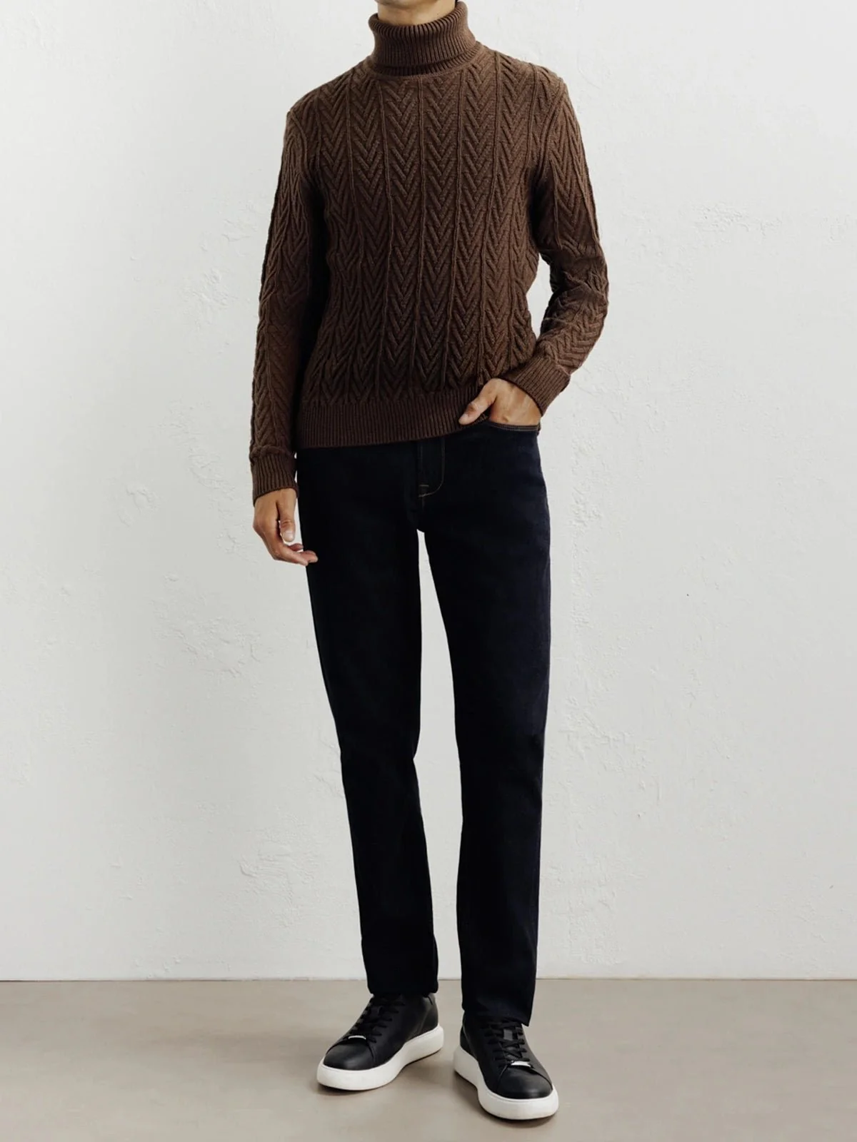 Pull col roulé torsadé chocolat - Image 3