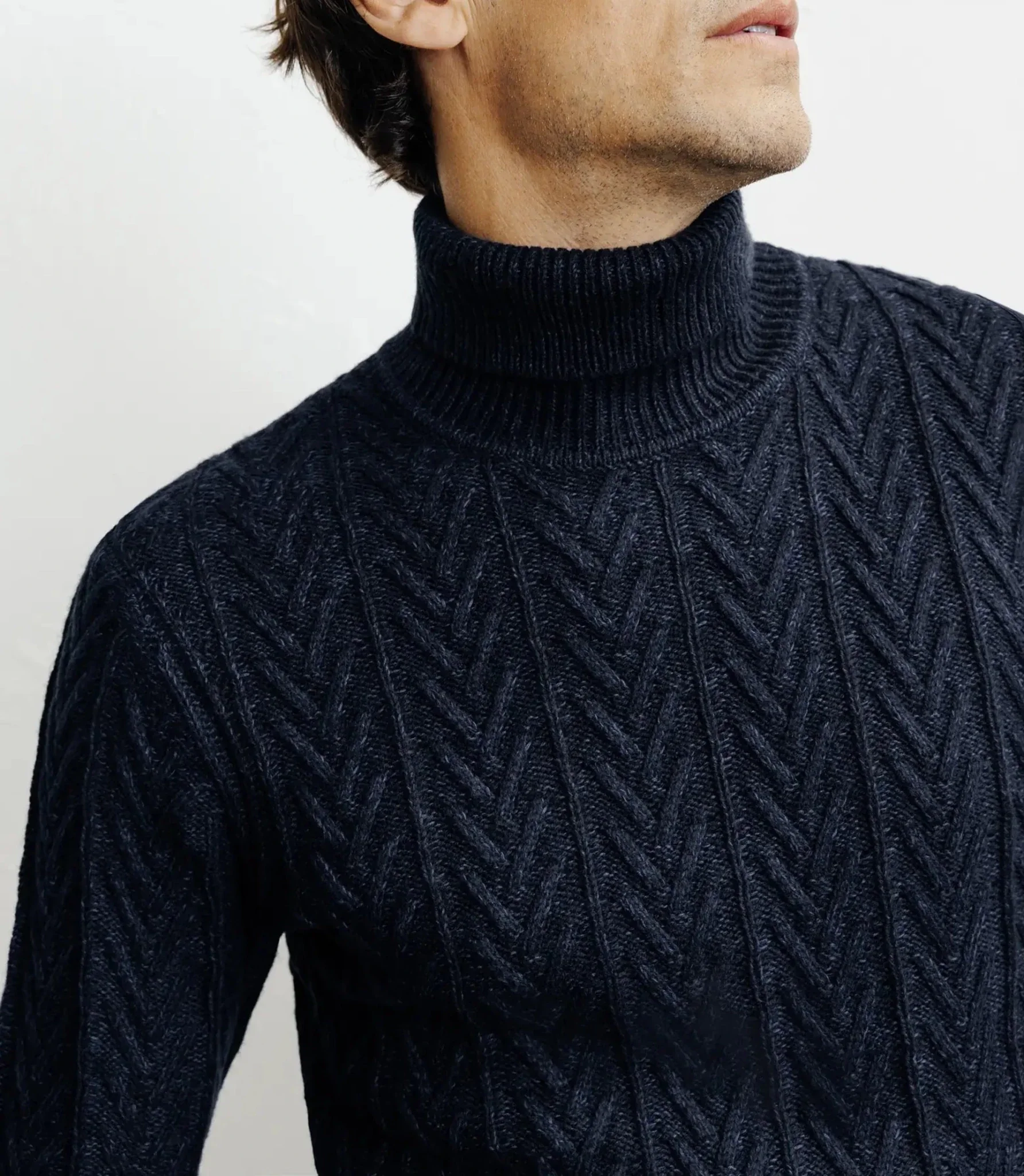Pull col roulé torsadé marine - Image 2