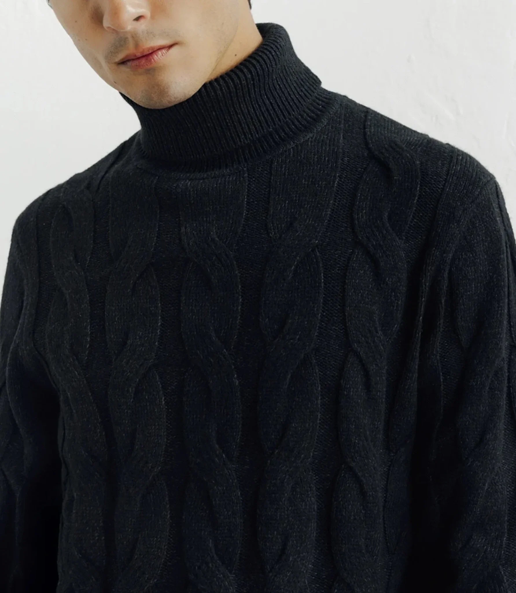 Pull col roulé torsadé noir - Image 2