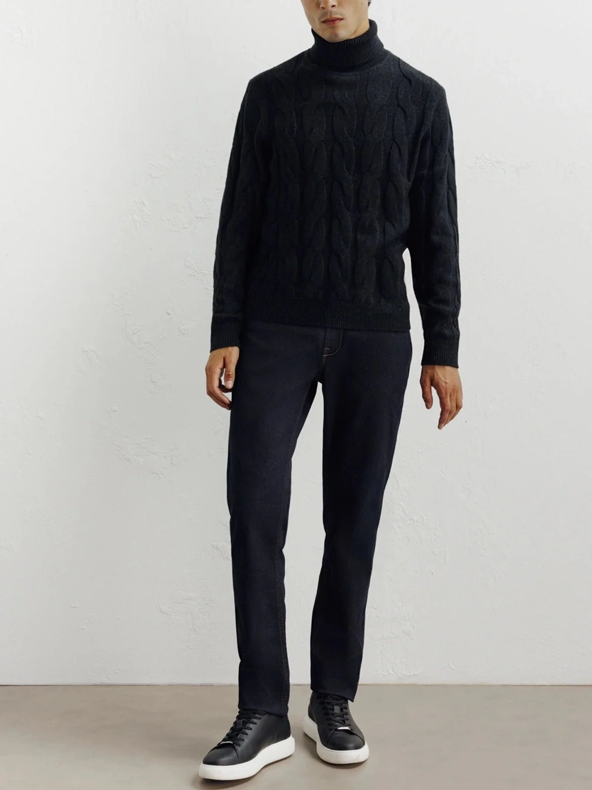 Pull col roulé torsadé noir - Image 3
