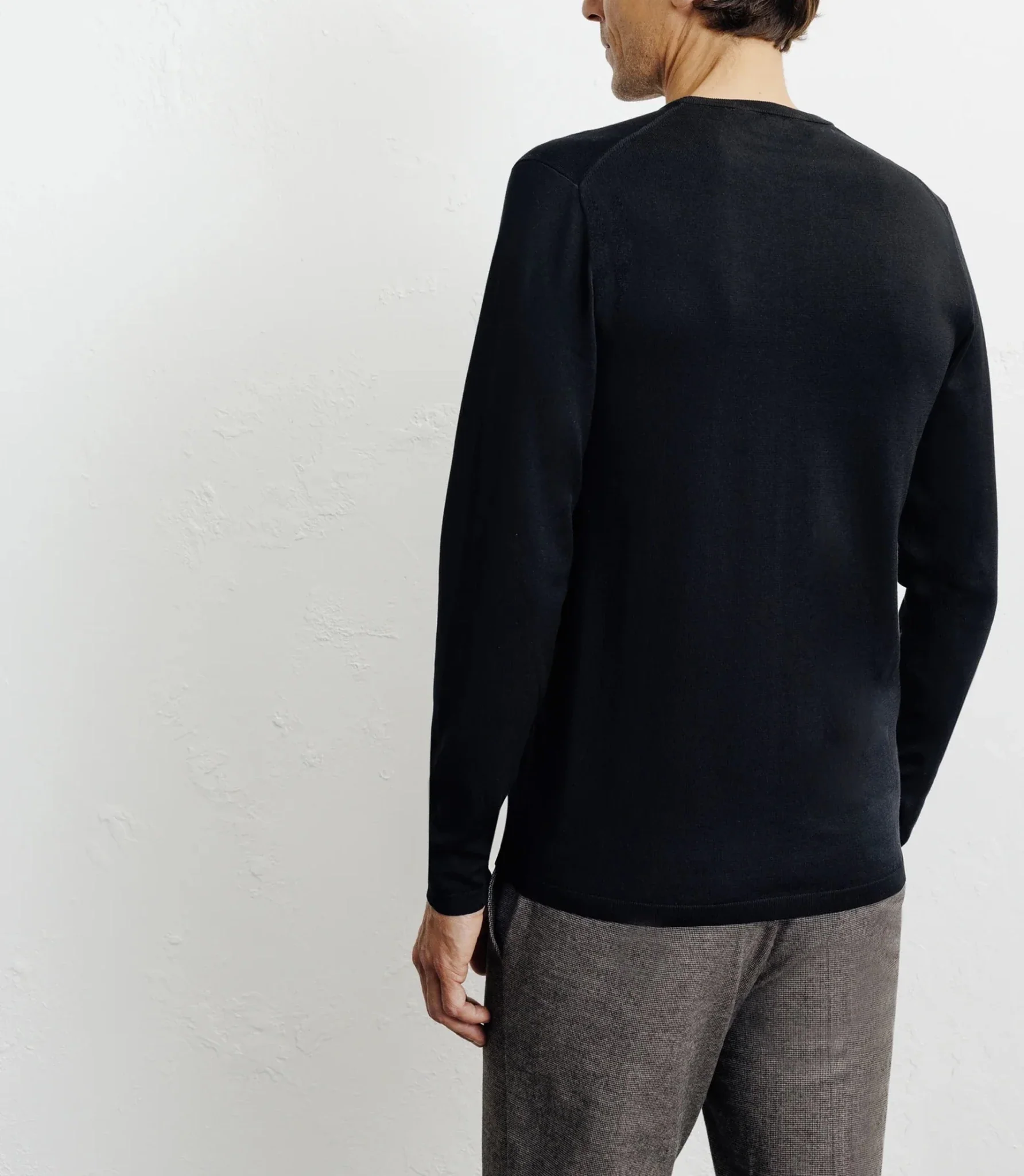 Pull manches longues col rond en maille noir - Image 4