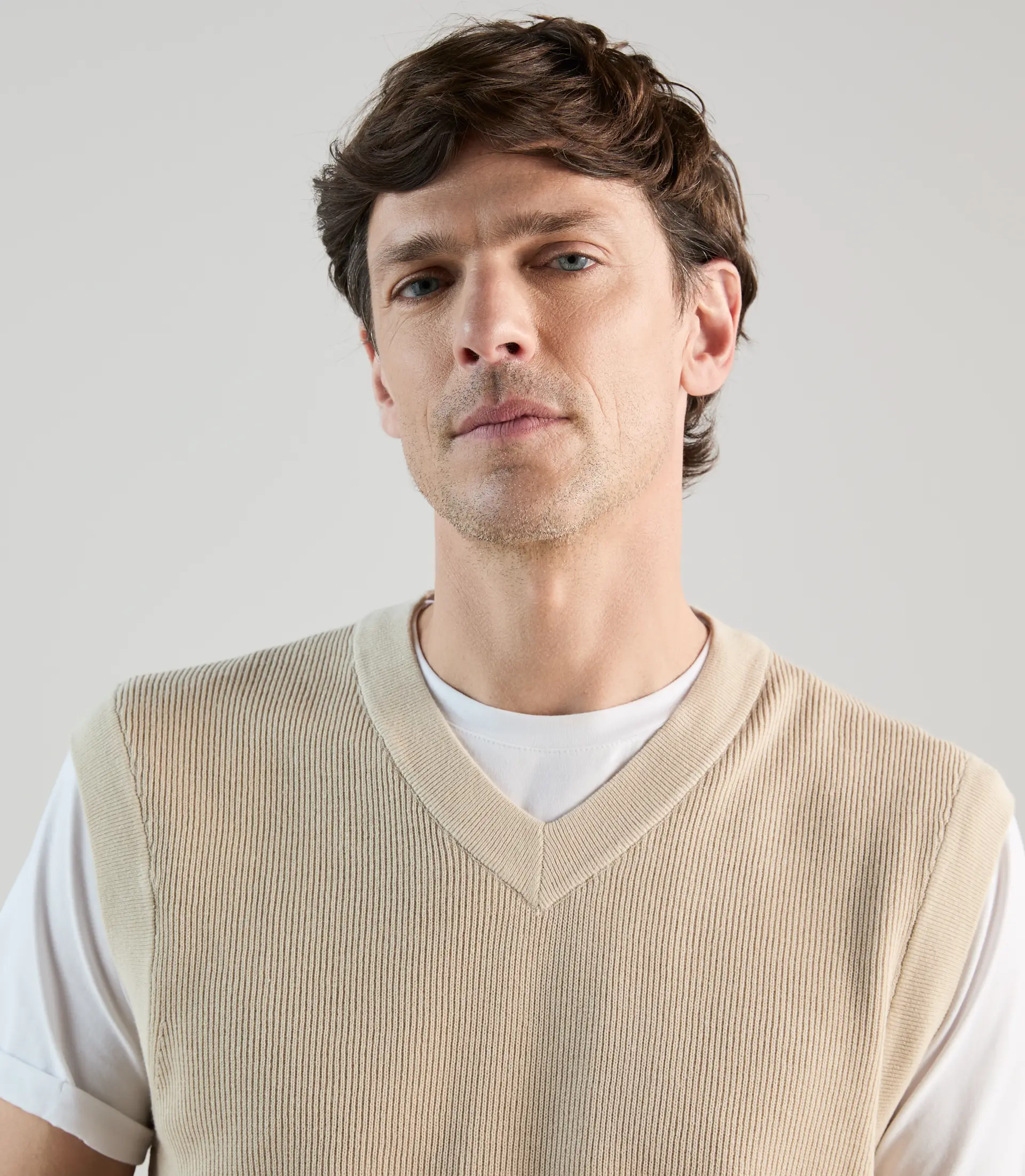 Pull sans manches en maille côtelée beige - Image 2