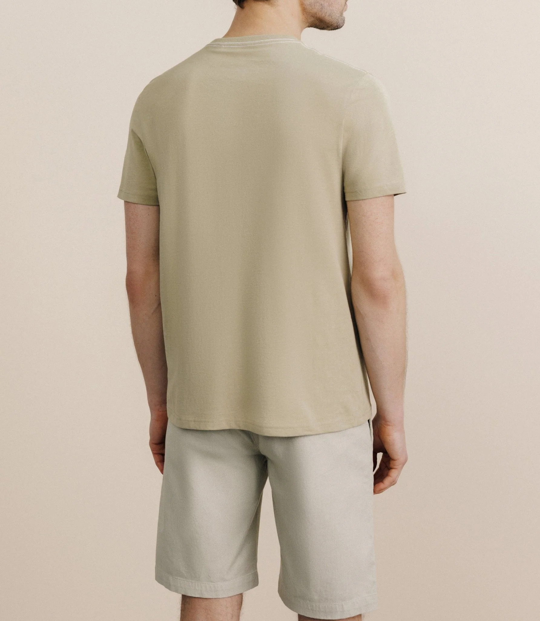 T-shirt col V avec poche kaki - Image 4