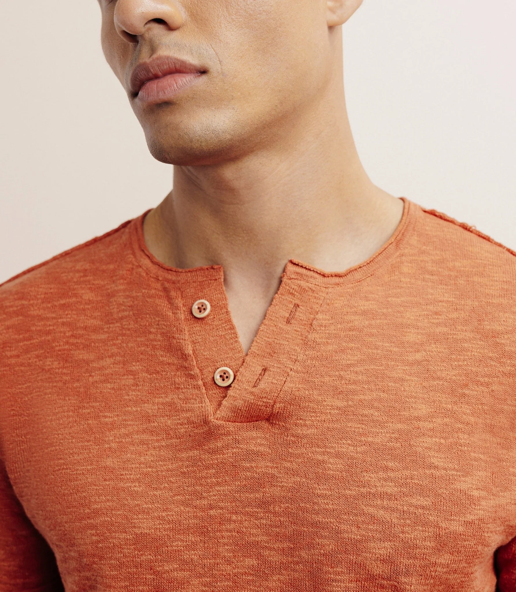 T-shirt boutonné orange foncé - Image 2